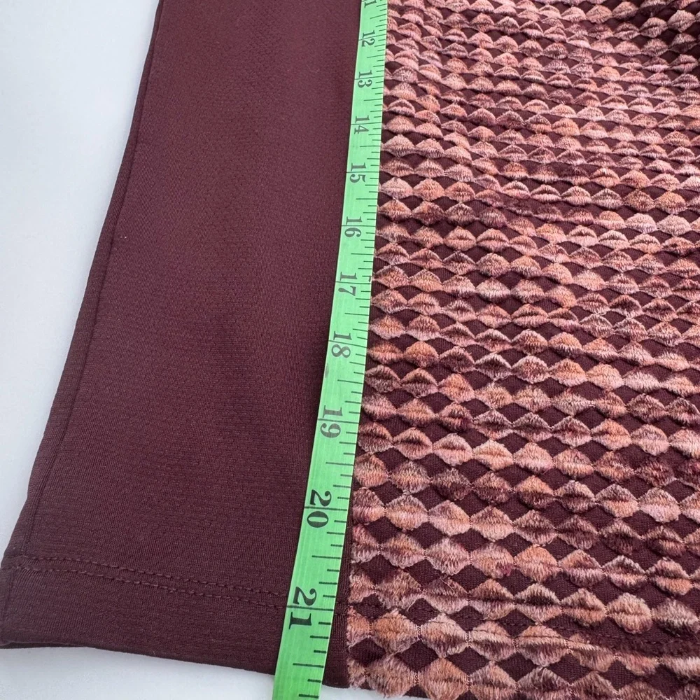 Nike‎ Pro Hyper Warm Women's Burgundy Textured Cowl Neck Pullover, Size Medium